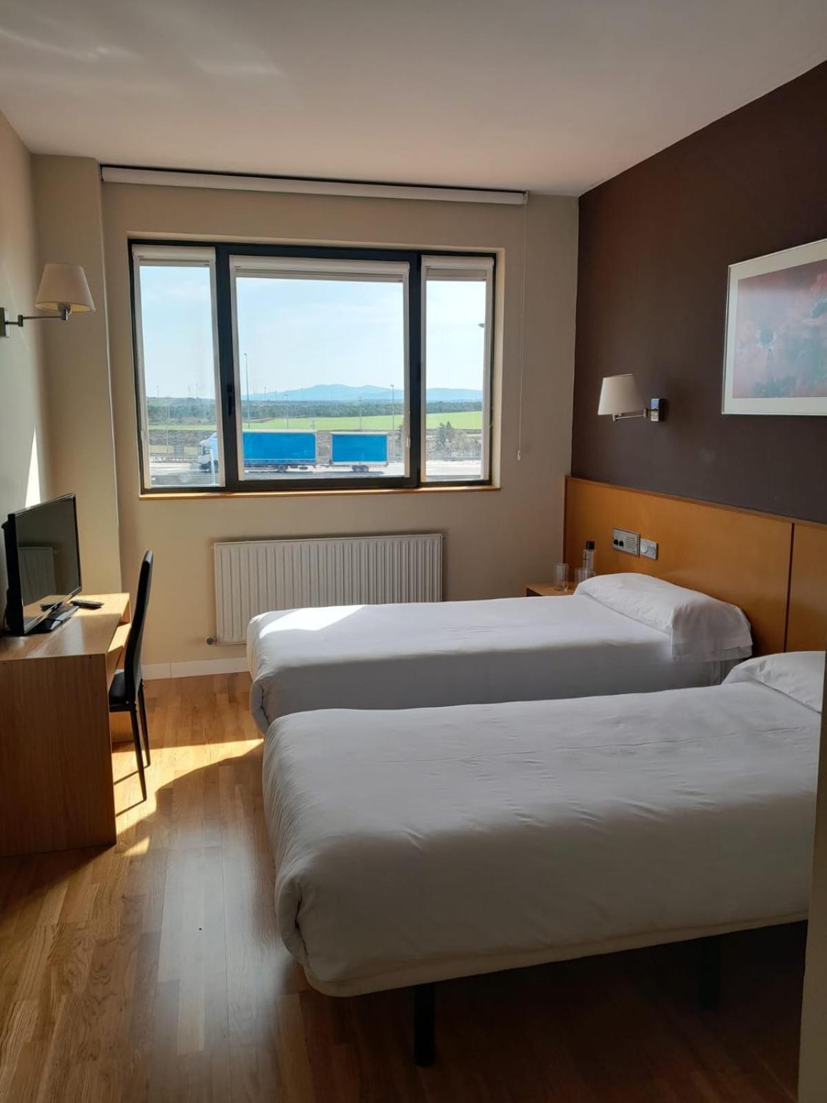 Restaurante Hotel Abadesa Villagonzalo Pedernales Εξωτερικό φωτογραφία